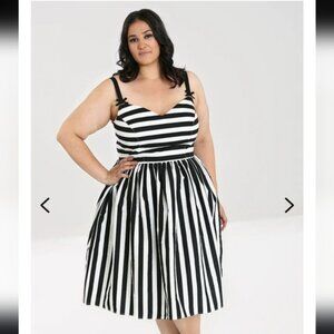 Hell Bunny Juno black and white stripe dress in size 5x fits a 4x